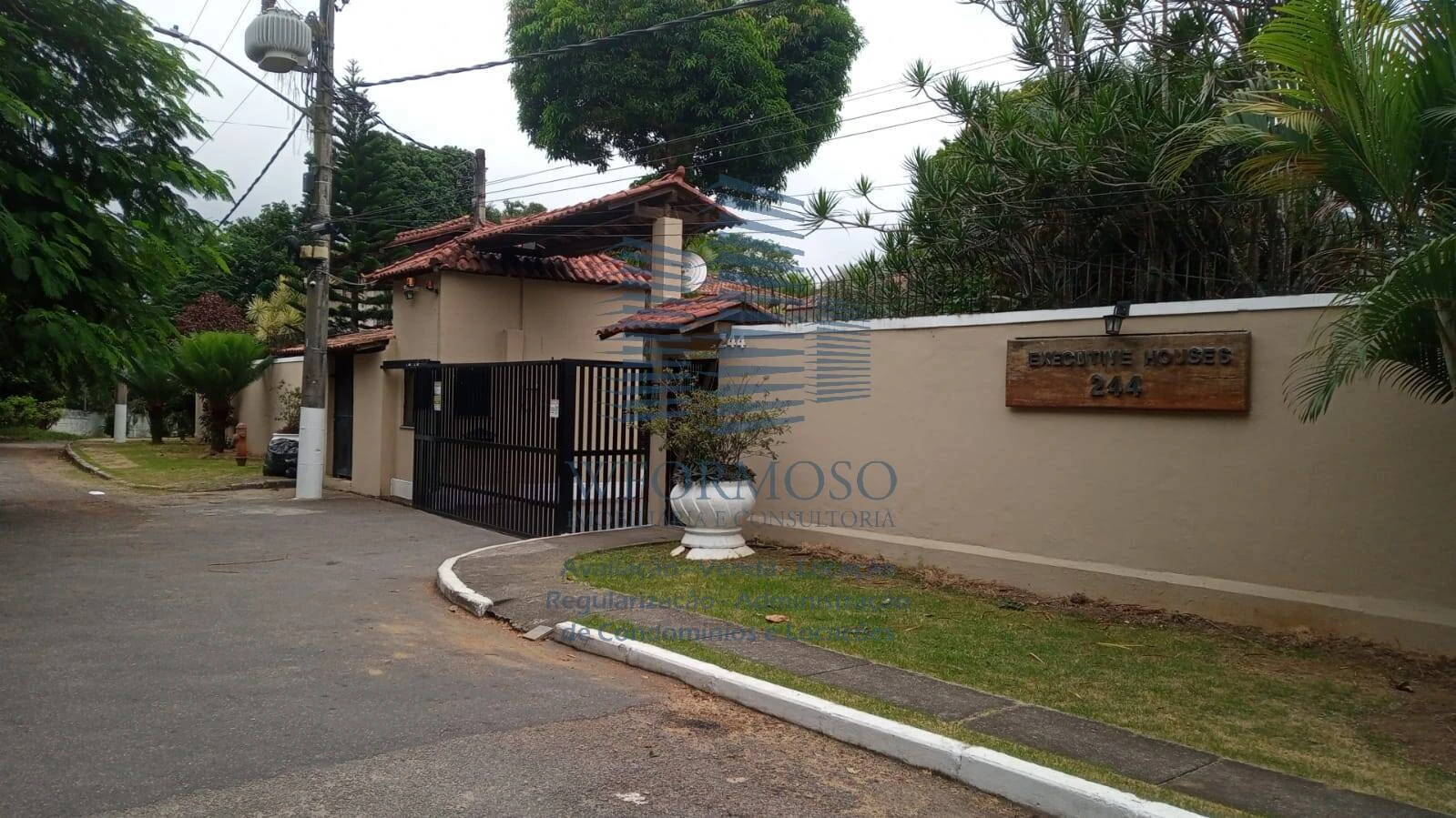 Casa Duplex 177 m² a venda na Rua Jacuipe Santa Cruz Rio de Janeiro