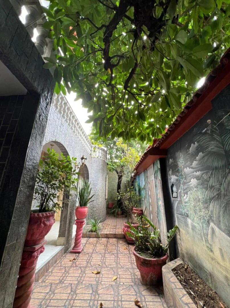 VENDE LINDA CASA BEM LOCALIZADA