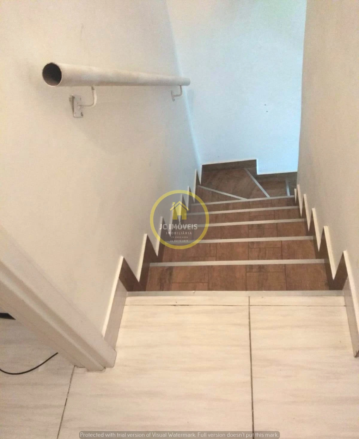 Ótima casa duplex em condomínio.