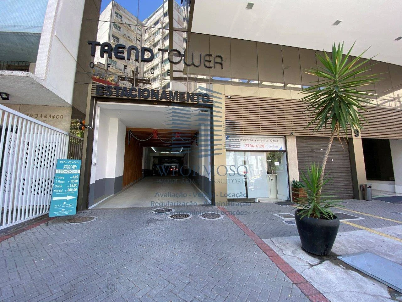 Lojas e Salas entre 24 e 38 m² com 1 e 2 banheiros à Venda