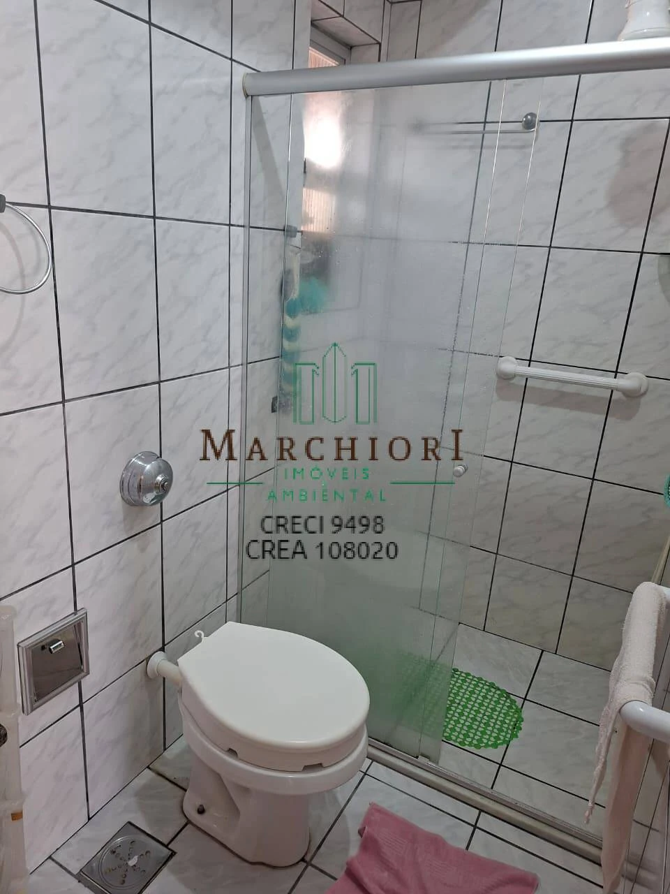 2 quartos, 2 banheiros, dependencia de empregada, 1 vaga