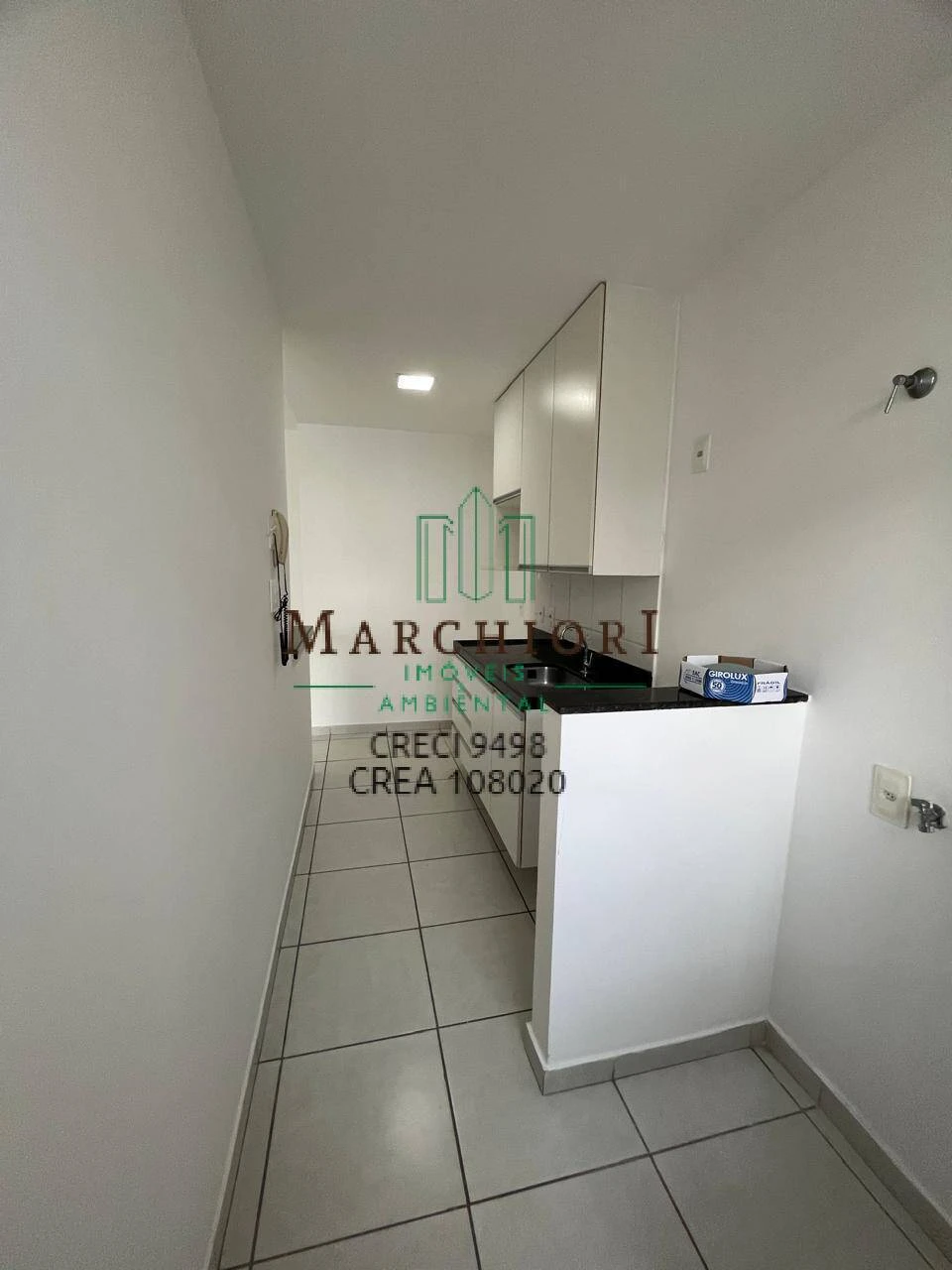 2 quartos, suíte, varanda com fechamento, andar alto