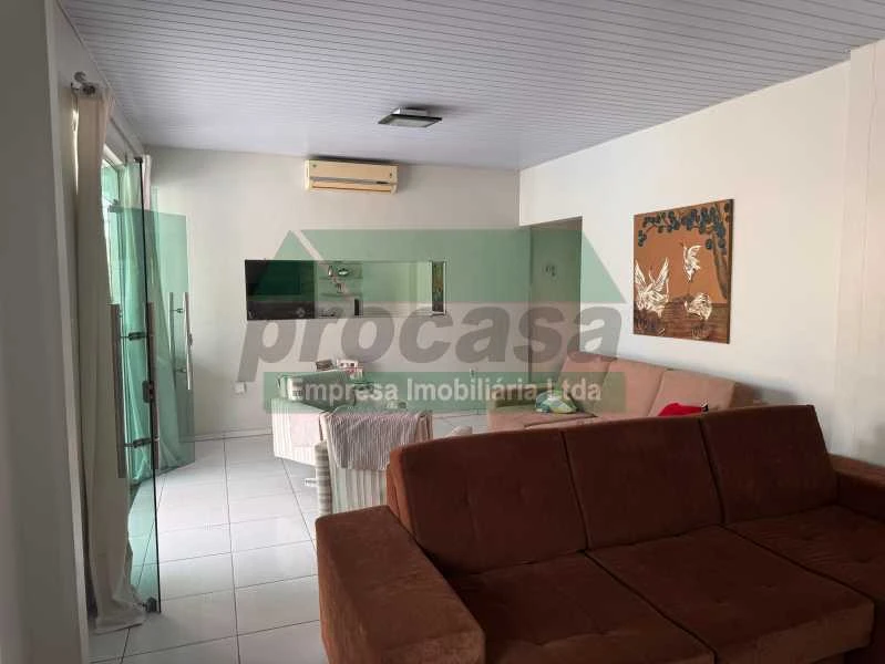 CASA Á VENDA  /350.000,00 / Novo Aleixo