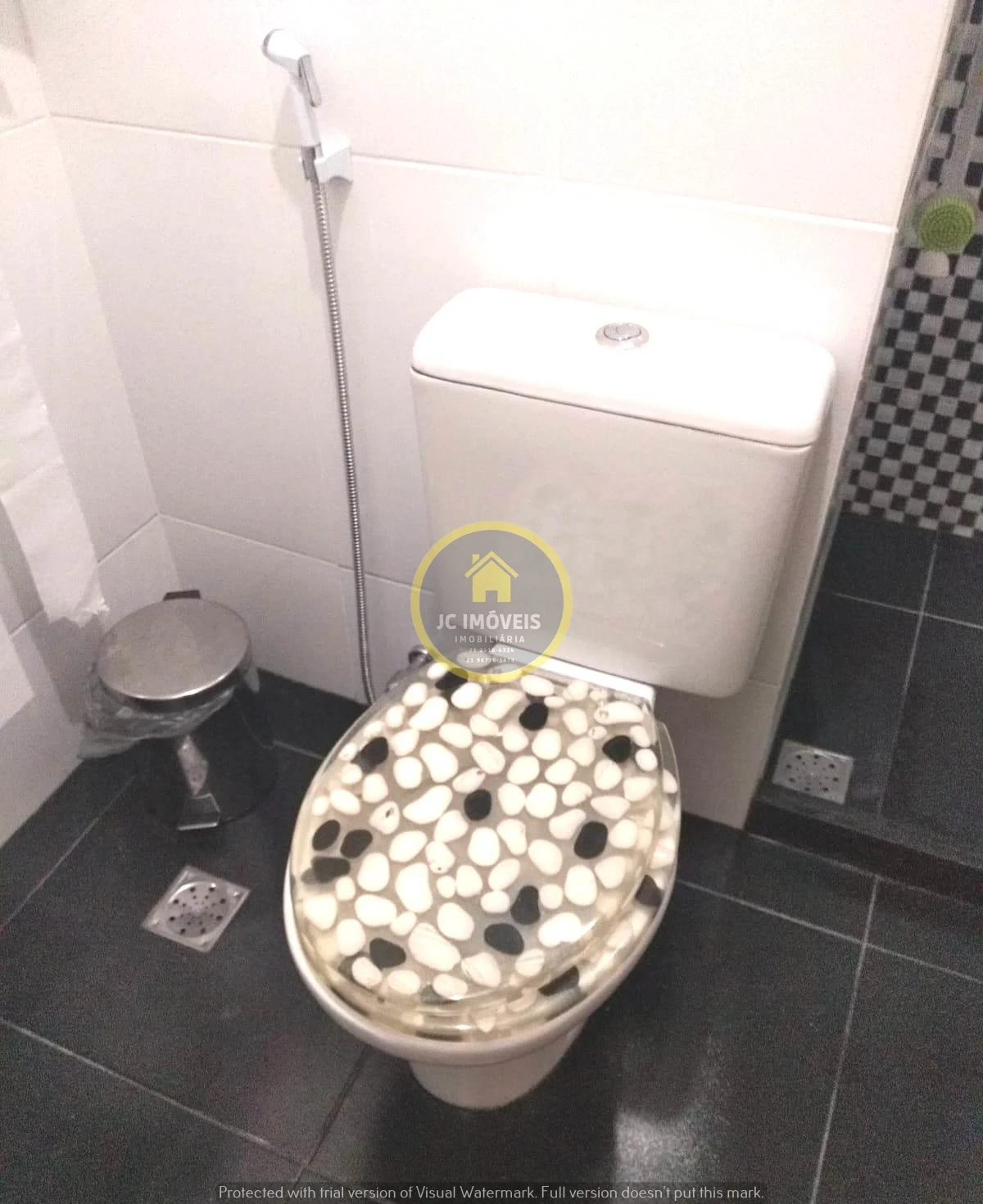 Ótima casa duplex em condomínio.