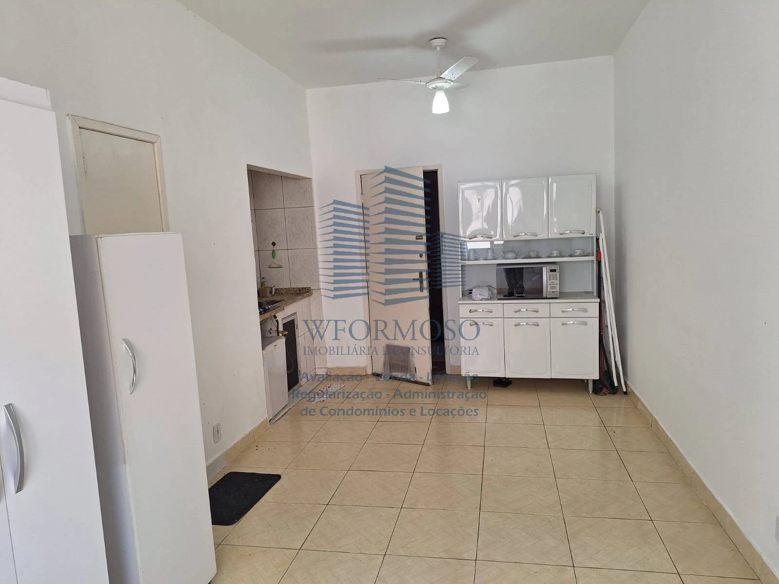 Conjugado sala quarto 24m² à venda na Rua das Laranjeiras em Laranjeiras