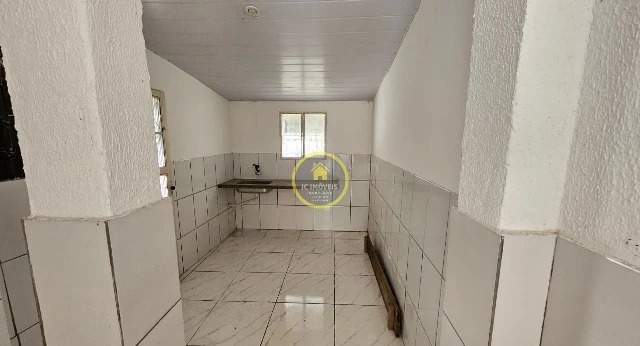 JCCV20026 – Casa de vila vazia, sala e 2 quartos.