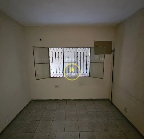 JCCA20198 Boa casa fundos clara e arejada sala 2 quartos.