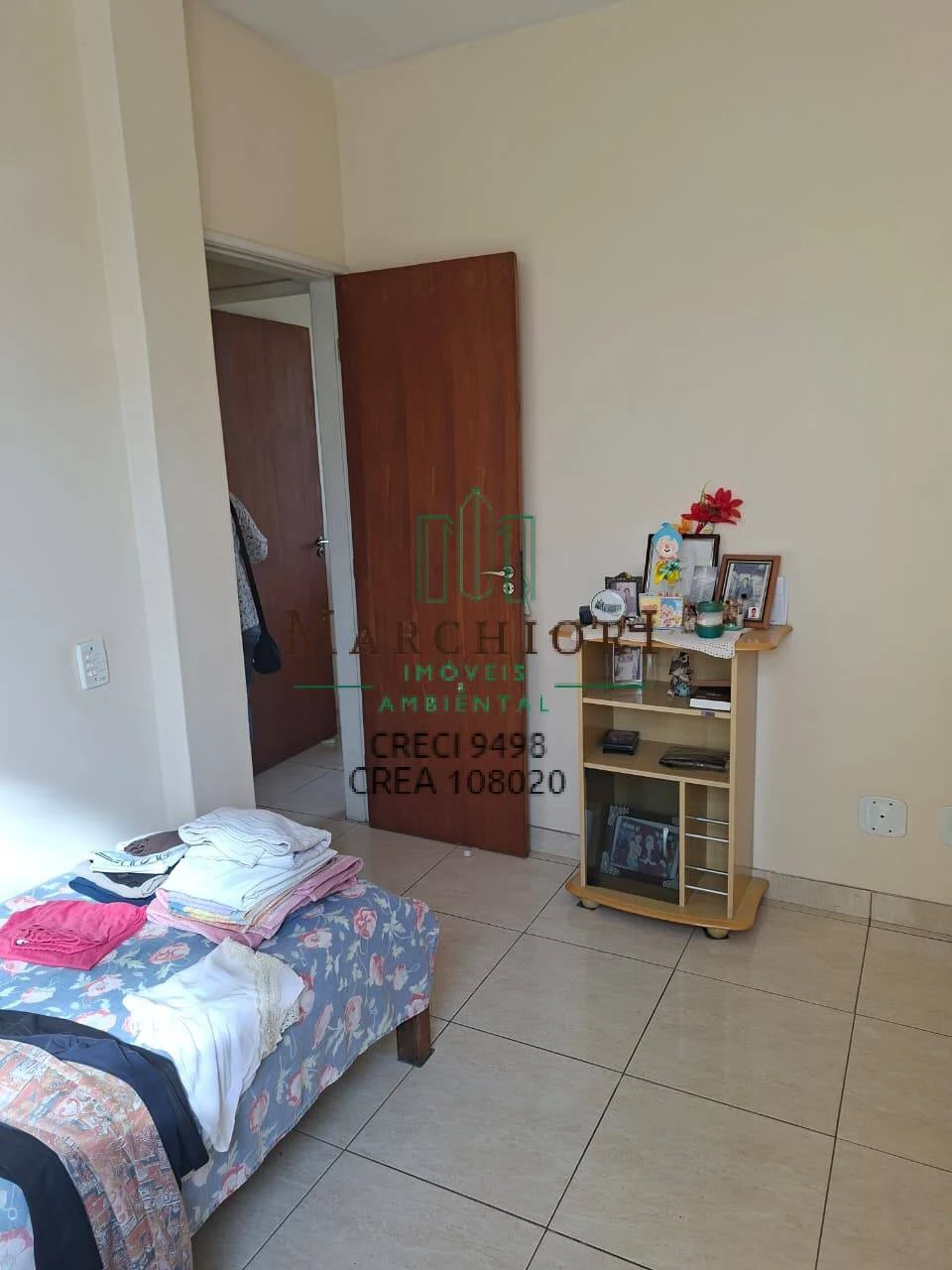 2 quartos, 2 banheiros, dependencia de empregada, 1 vaga