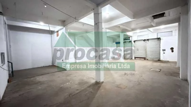 ALUGA-SE GALPÃO NA COMPENSA VALOR DE  3.600,00.