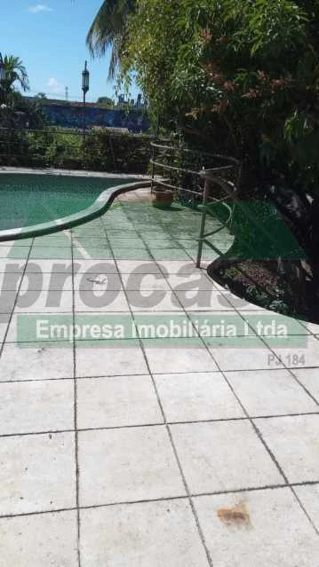 Casa de rua / Residencial / Comercial / Praça 14 de Janeiro