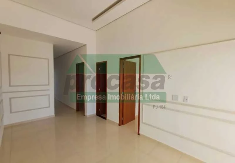 Vende-se Linda Casa em Residencial, Parque Dez de Novembro