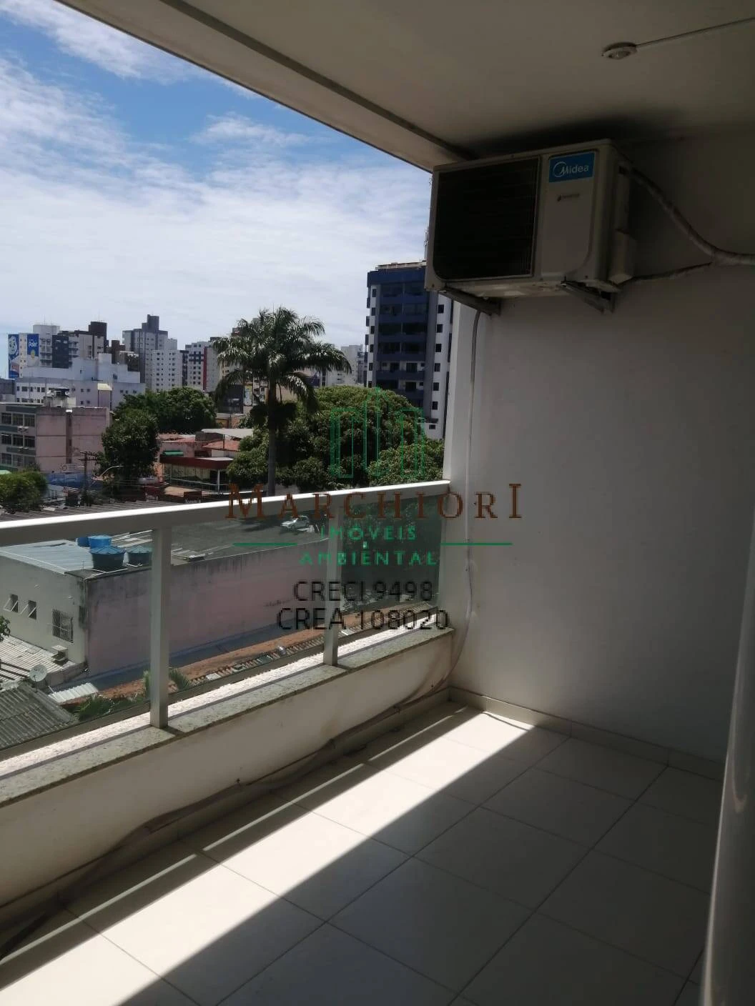 2 quartos, suite, varanda, sol da manhã