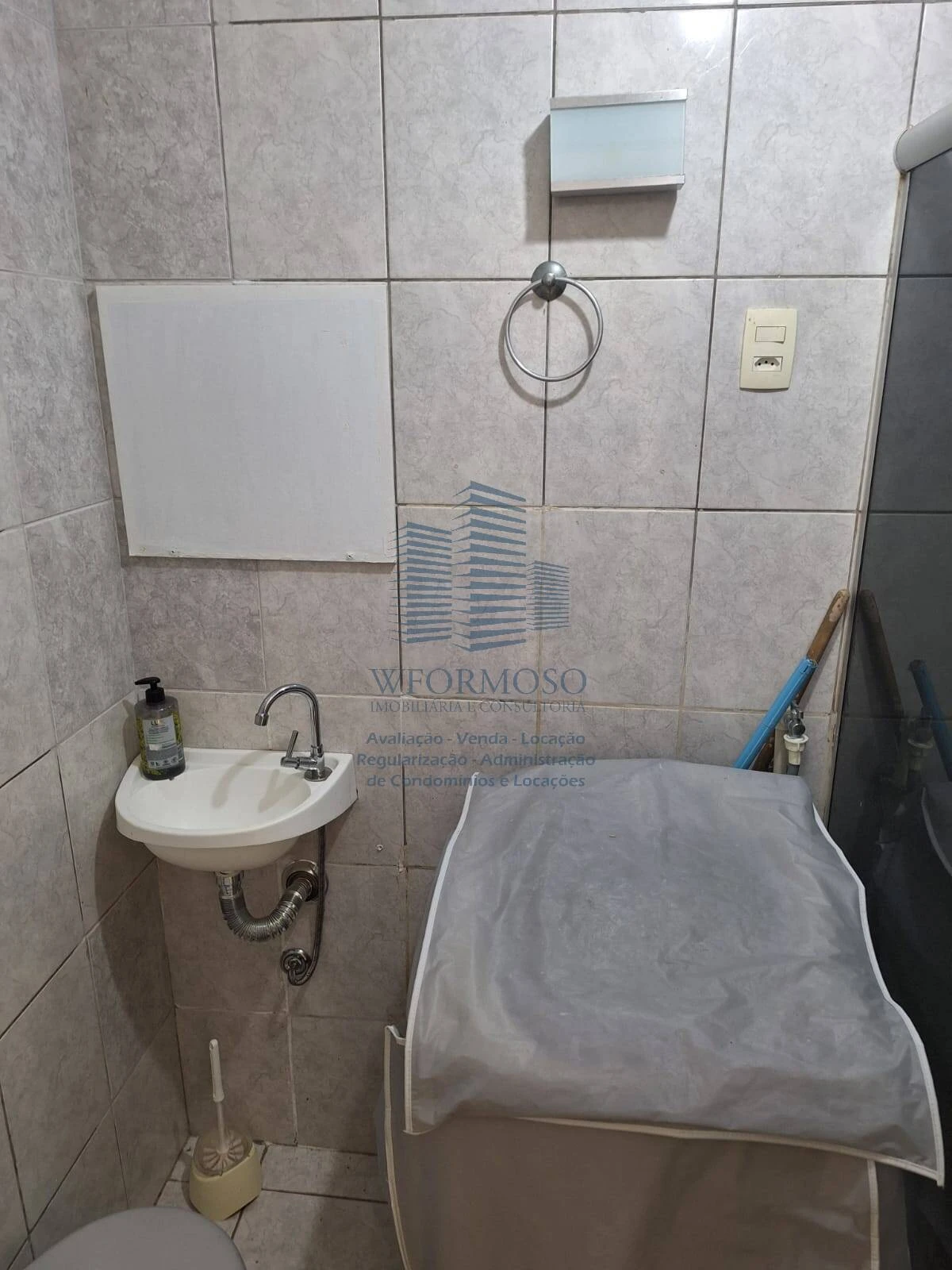 Conjugado sala quarto 24m² à venda na Rua das Laranjeiras em Laranjeiras