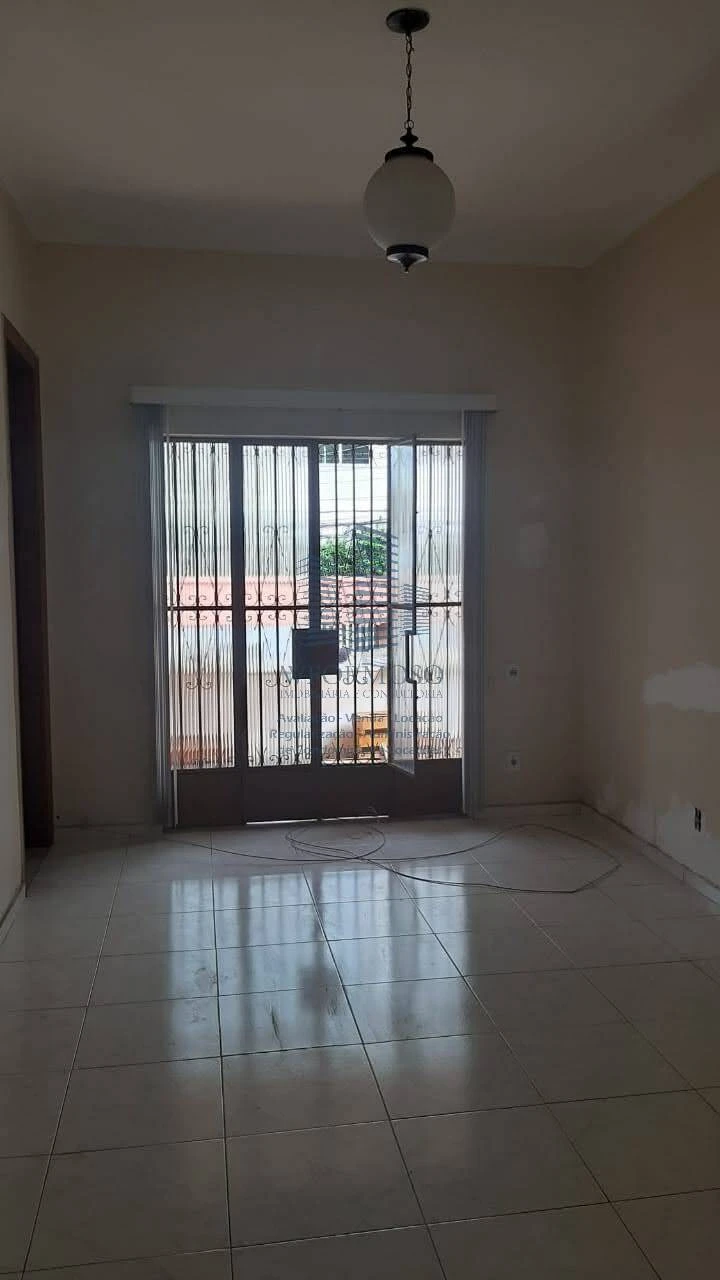 Casarão frente e outros 2 nos fundos à Venda em Santa Rosa - Niterói