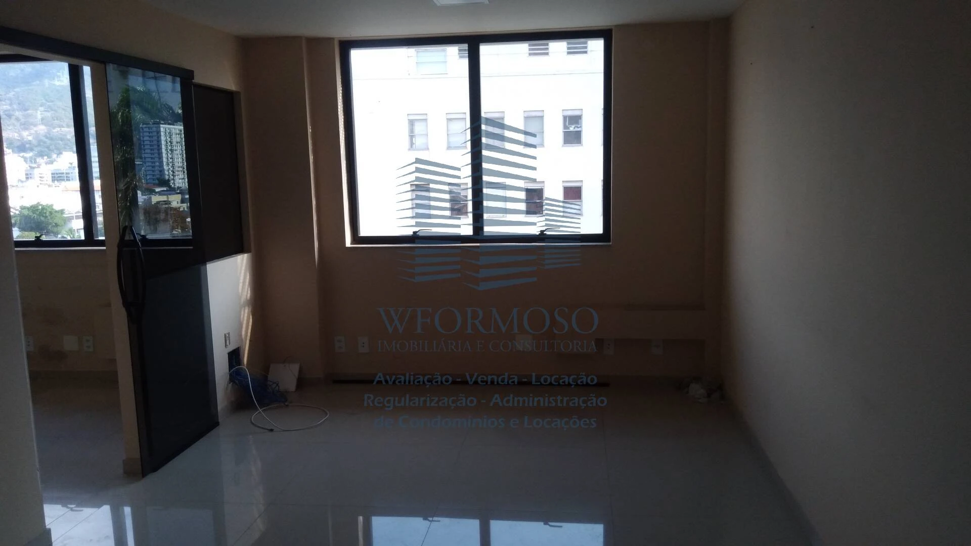 Sala Comercial 57m² para Venda na Rua Alm. Baltazar-São Cristóvão