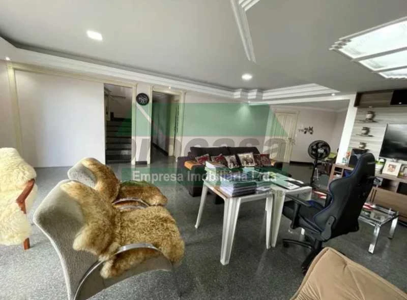 Apartamento - Duplex / Residencial / Parque Dez de Novembro
