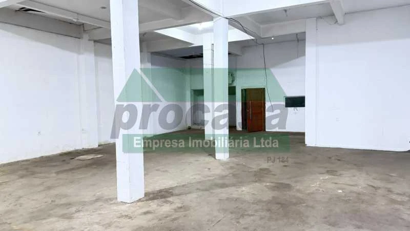 ALUGA-SE GALPÃO NA COMPENSA VALOR DE  3.600,00.