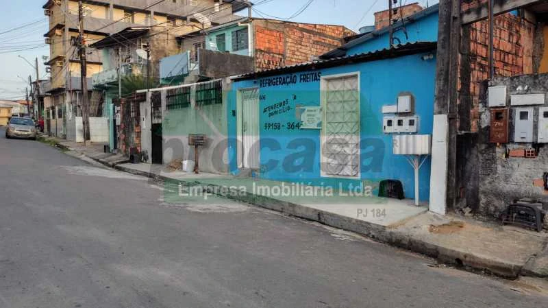 Casa de rua Residencial com Kitnets / Compensa lll