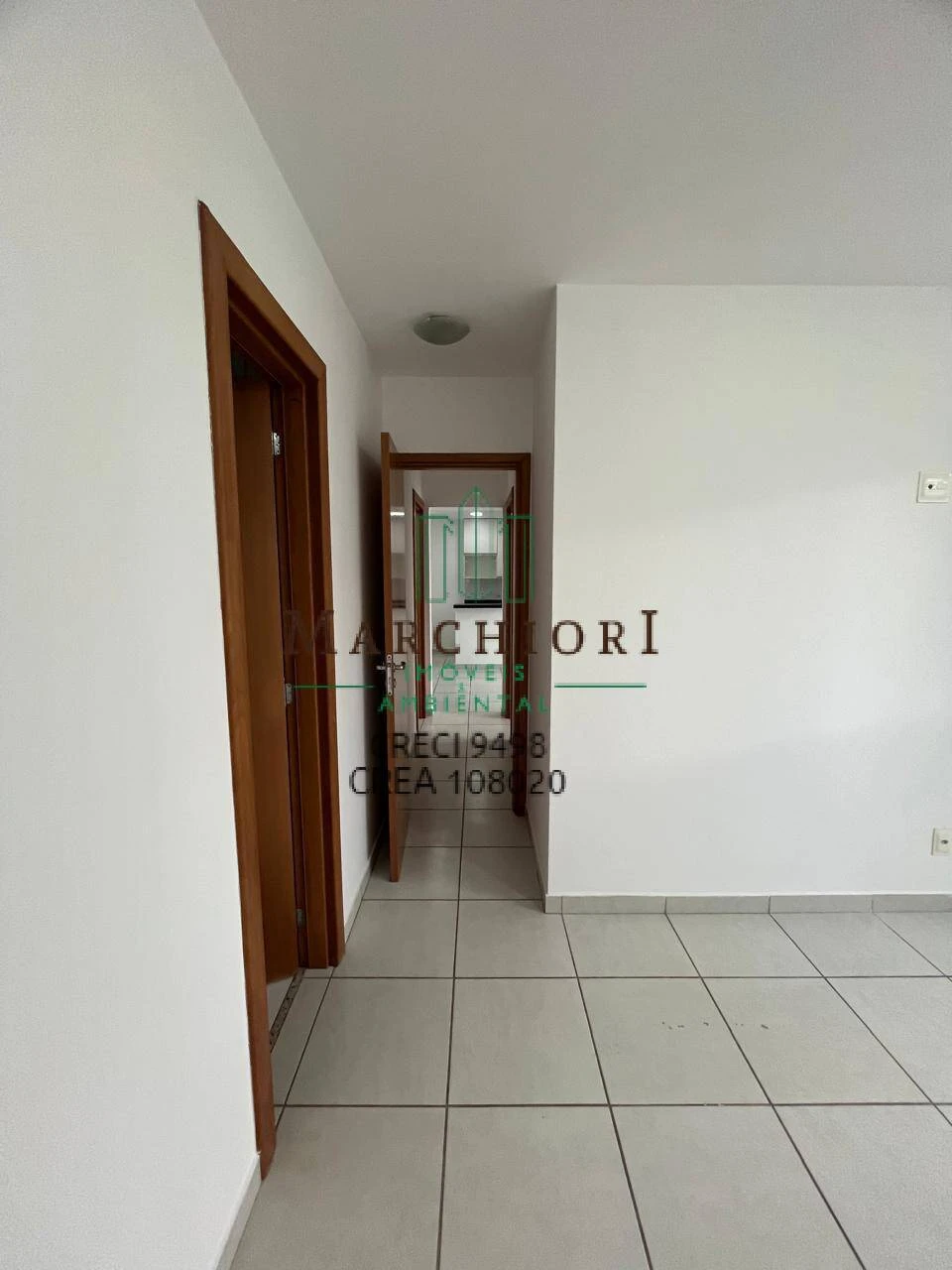 2 quartos, suíte, varanda com fechamento, andar alto