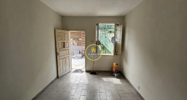 JCCV20026 – Casa de vila vazia, sala e 2 quartos.