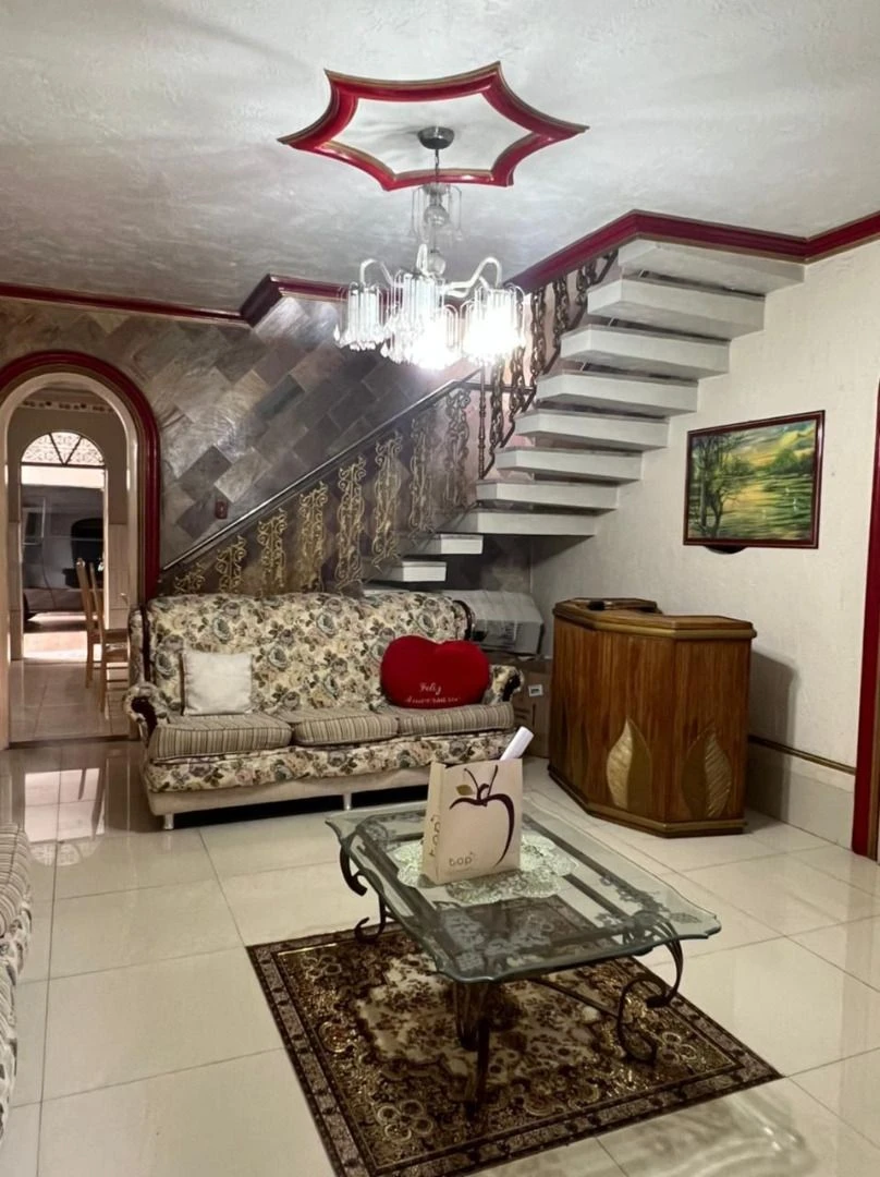 VENDE LINDA CASA BEM LOCALIZADA
